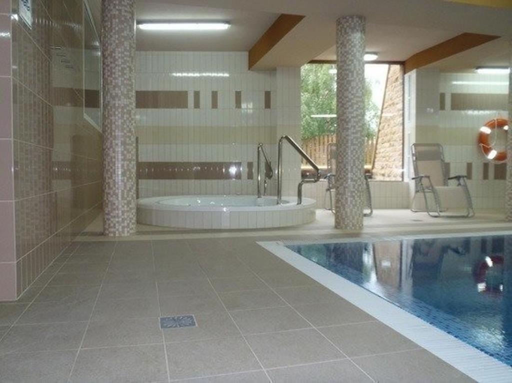 Bazén v ubytovaní Szymoszkowa Residence Luxury Apartment alebo v jeho blízkosti