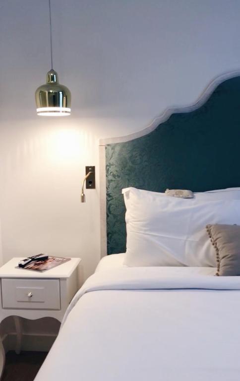 A bed or beds in a room at Bahar Boutique Hotel