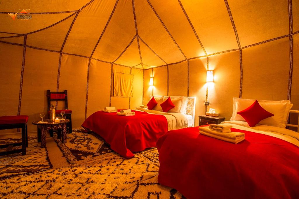 Postel nebo postele na pokoji v ubytování Sirocco Luxury Camp