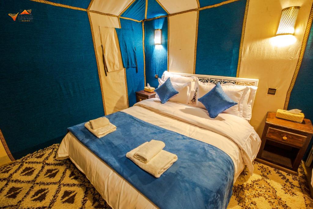 Postel nebo postele na pokoji v ubytování Sirocco Luxury Camp