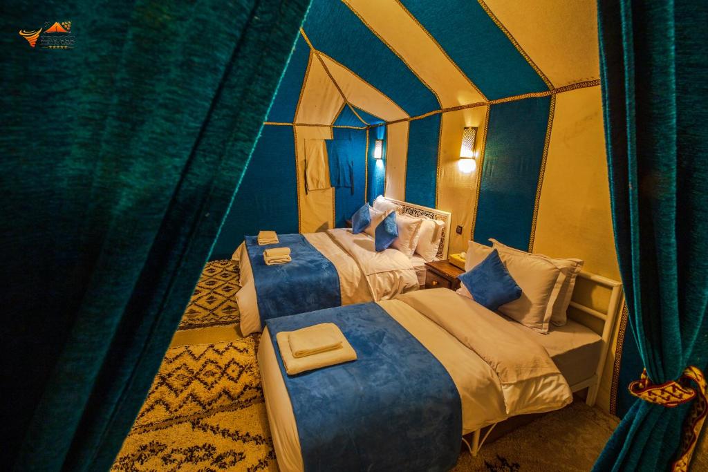 Postel nebo postele na pokoji v ubytování Sirocco Luxury Camp