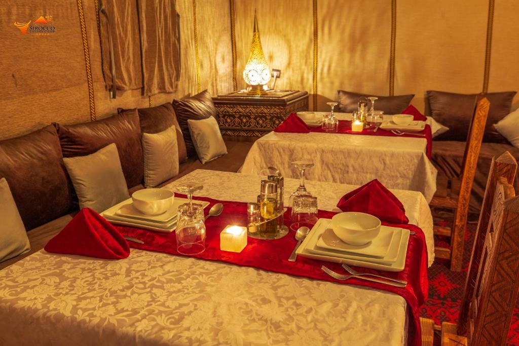 Postel nebo postele na pokoji v ubytování Sirocco Luxury Camp