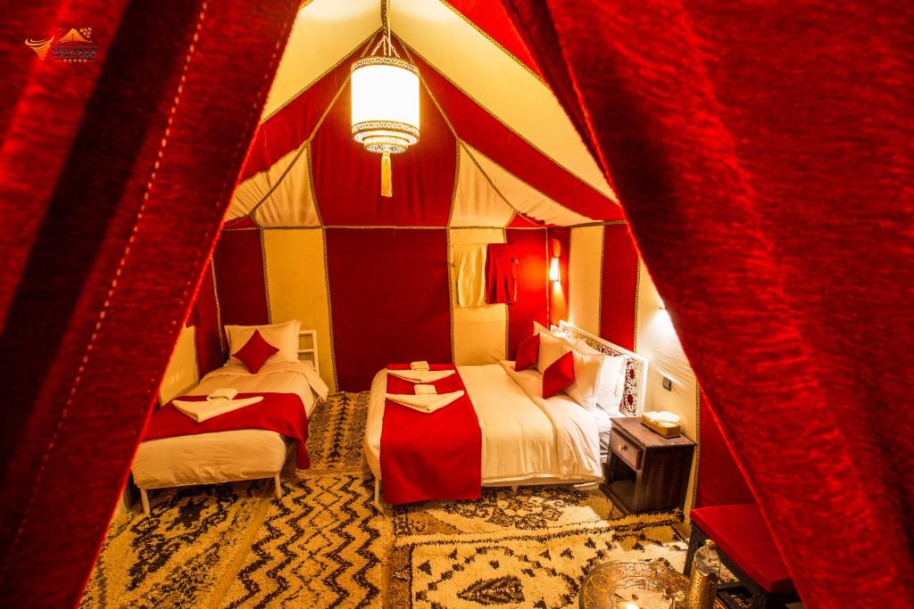 Postel nebo postele na pokoji v ubytování Sirocco Luxury Camp