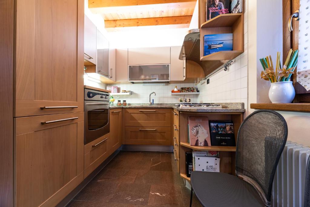 Kuchyň nebo kuchyňský kout v ubytování Hotel Suite Inn