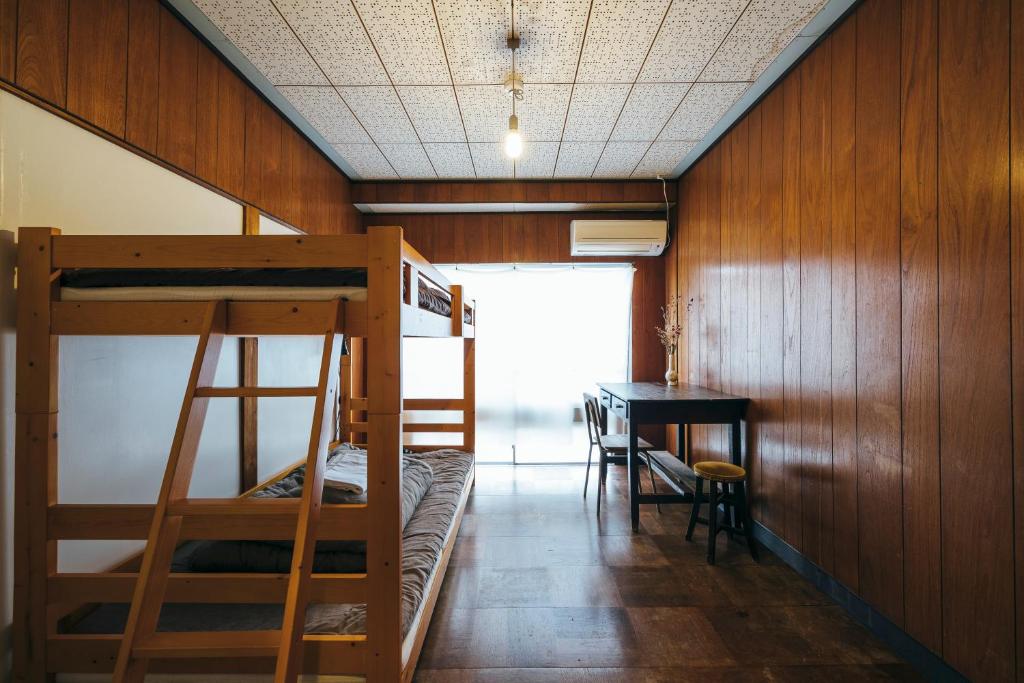 Palanda nebo palandy na pokoji v ubytování Torii-Kuguru