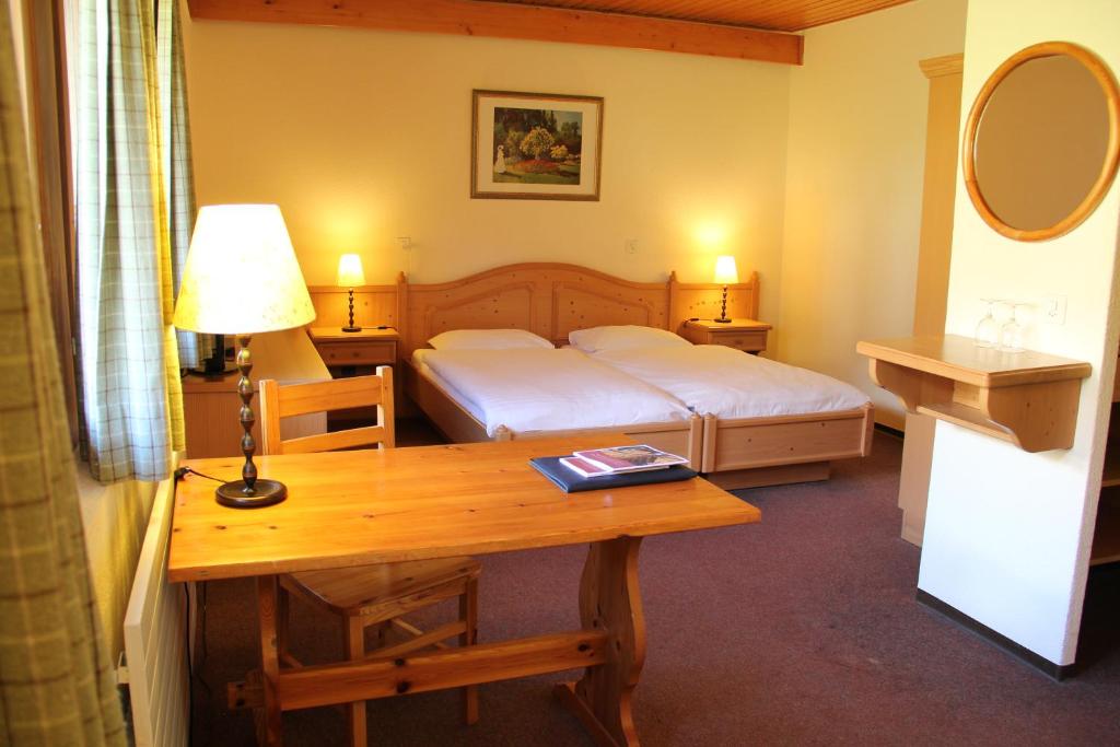 Postel nebo postele na pokoji v ubytování Hotel Roc et Neige