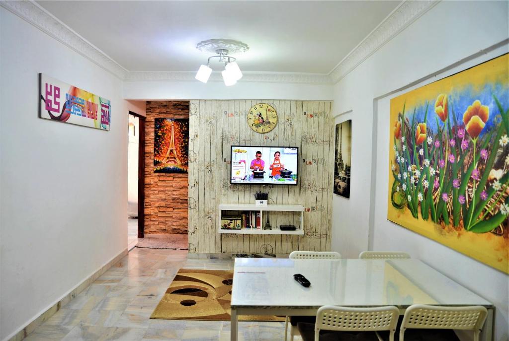 TV a/nebo společenská místnost v ubytování Awedee Homestay Putrajaya