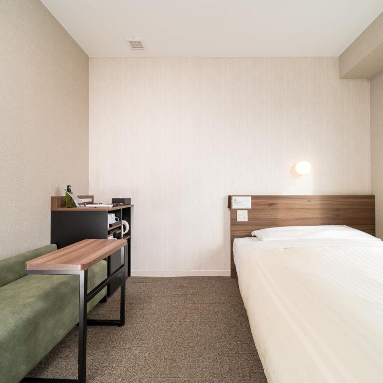 Postel nebo postele na pokoji v ubytování Super Hotel Joetsu Myoko-Eki Nishiguchi
