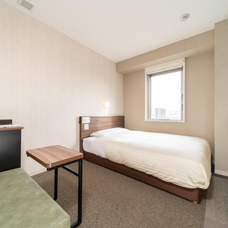 Postel nebo postele na pokoji v ubytování Super Hotel Joetsu Myoko-Eki Nishiguchi