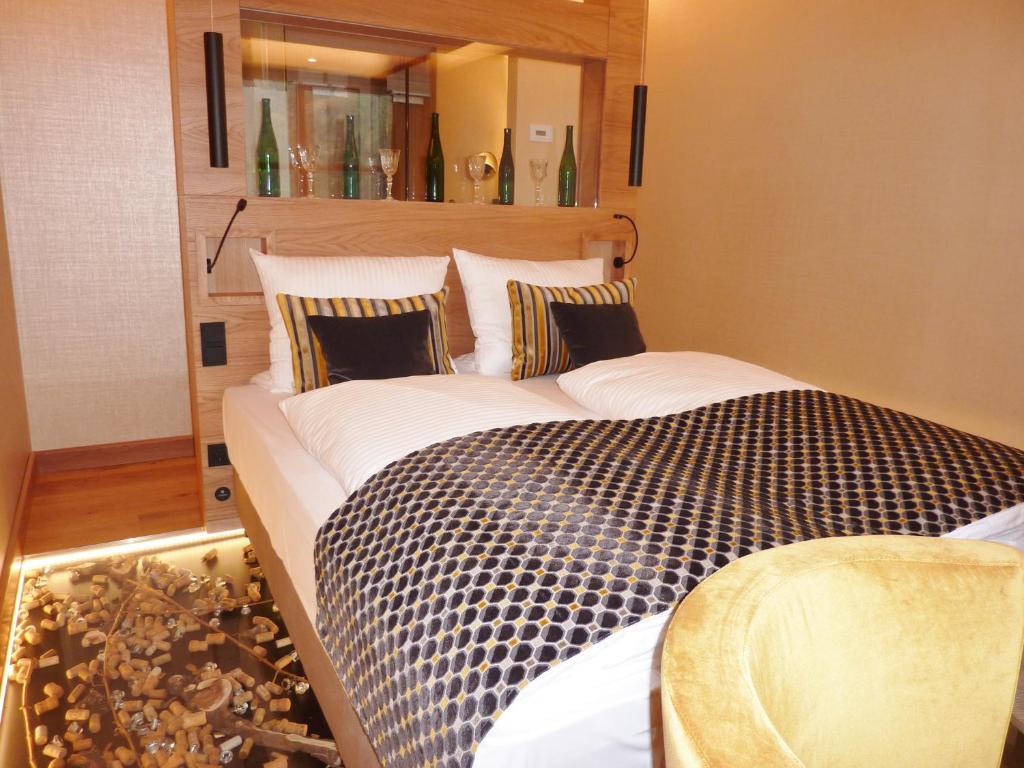 Postel nebo postele na pokoji v ubytování Akzent Waldhotel Rheingau