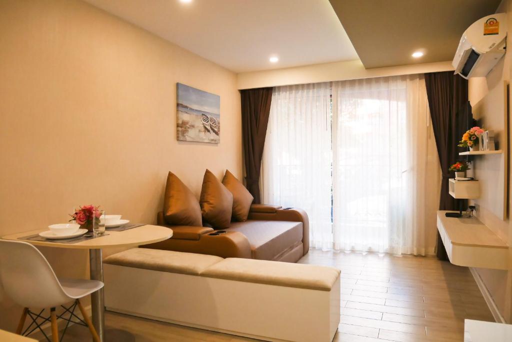 Posezení v ubytování Seven Seas Resort Pattaya & Sofa bed