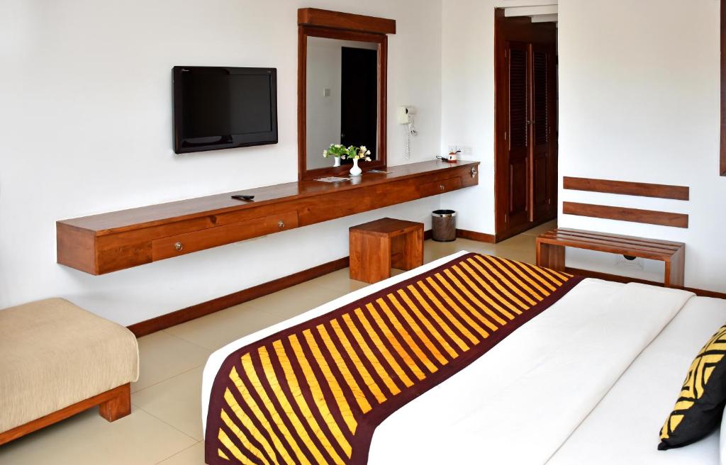 TV a/nebo společenská místnost v ubytování Goldi Sands Hotel