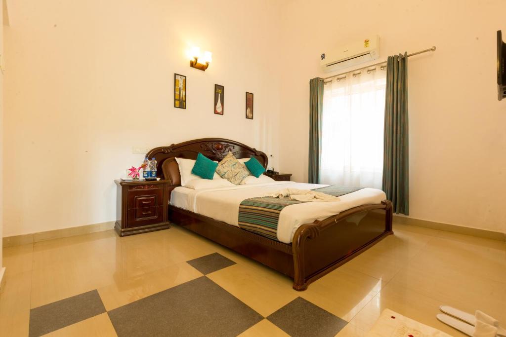 Postel nebo postele na pokoji v ubytování Lakkidi Village Resort Wayanad