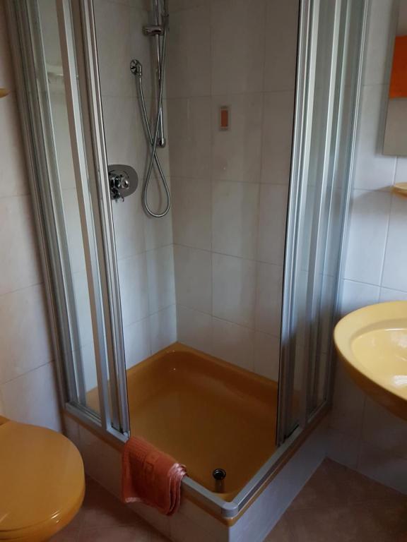 Koupelna v ubytování Gästehaus Steininger