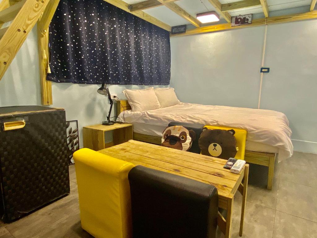 Sugar 5 - Family Room With Private Bathroom