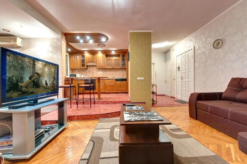 Apartments on the street Bogdan Khmelnitsky, 39, Kiev, Ukraine