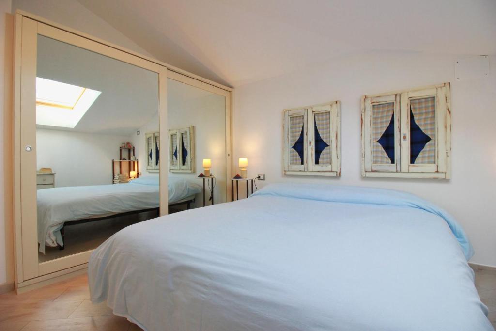 A bed or beds in a room at A Carubba du Bungiurnu