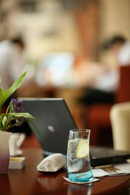 Postel nebo postele na pokoji v ubytování Baolong Hotel Shanghai