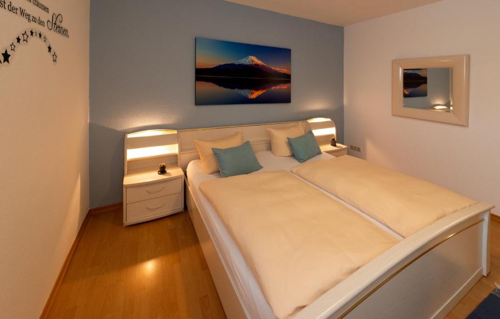 Postel nebo postele na pokoji v ubytování Hotel Garni Regent
