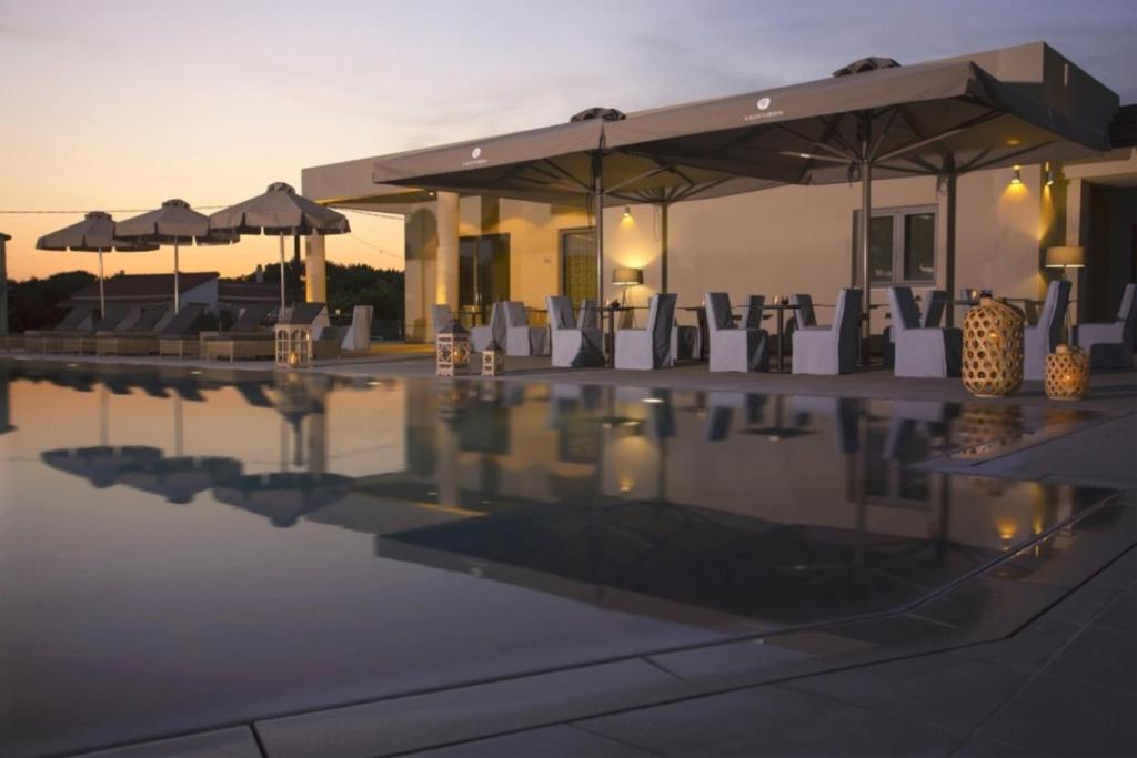 Bazén v ubytování Lagouvardos Village Hotel nebo v jeho okolí