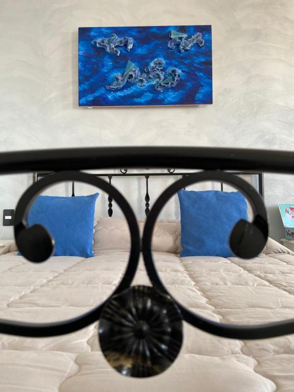 A bed or beds in a room at Ulisse Maison de Charme