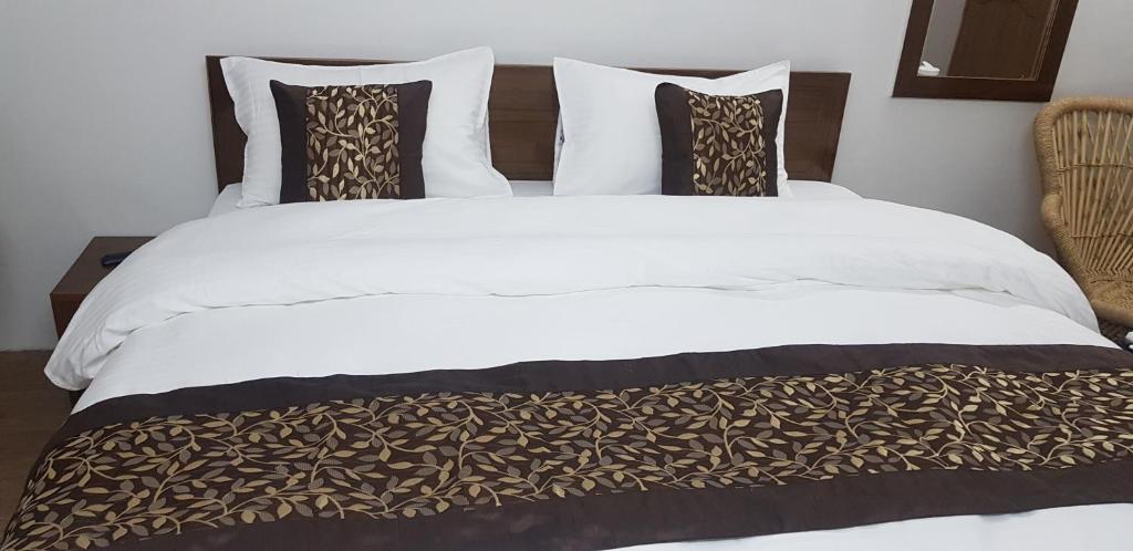 Postel nebo postele na pokoji v ubytování SHIVANI HOME STAY