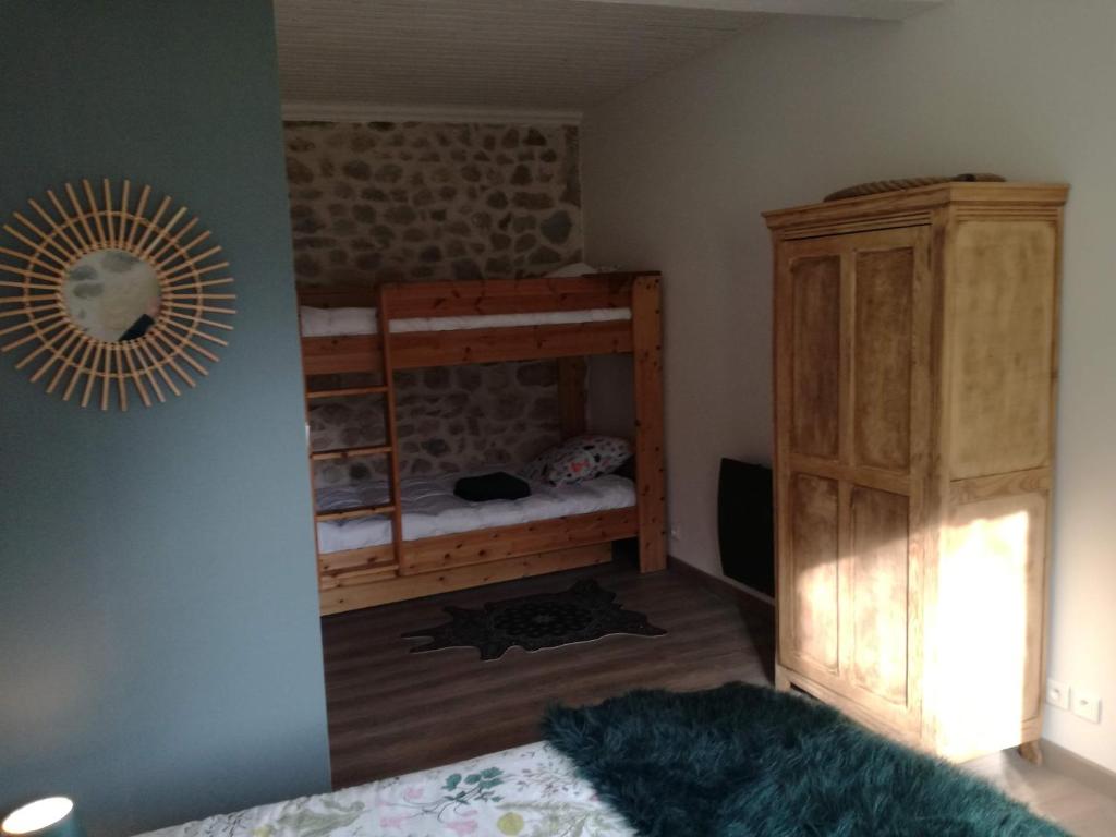 Postel nebo postele na pokoji v ubytování L'Echevine en vercors