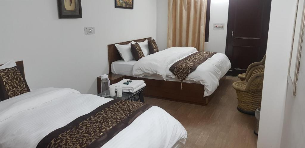 Postel nebo postele na pokoji v ubytování SHIVANI HOME STAY
