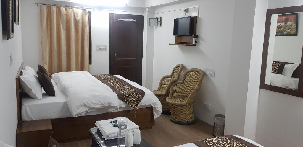 Postel nebo postele na pokoji v ubytování SHIVANI HOME STAY