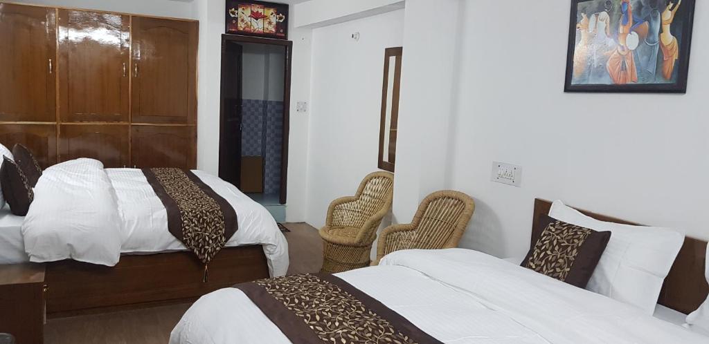 Postel nebo postele na pokoji v ubytování SHIVANI HOME STAY