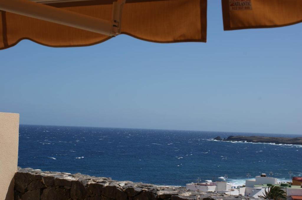 - Balcón con vistas al océano en Leuchtturmterrasse en Poris de Abona