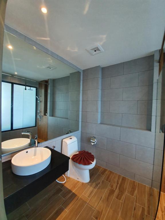 Atom Phuket Hotel - 8