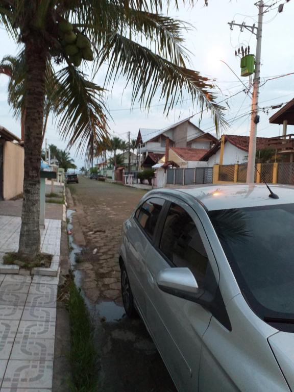  Casa a 200 metros da praia Peruíbe