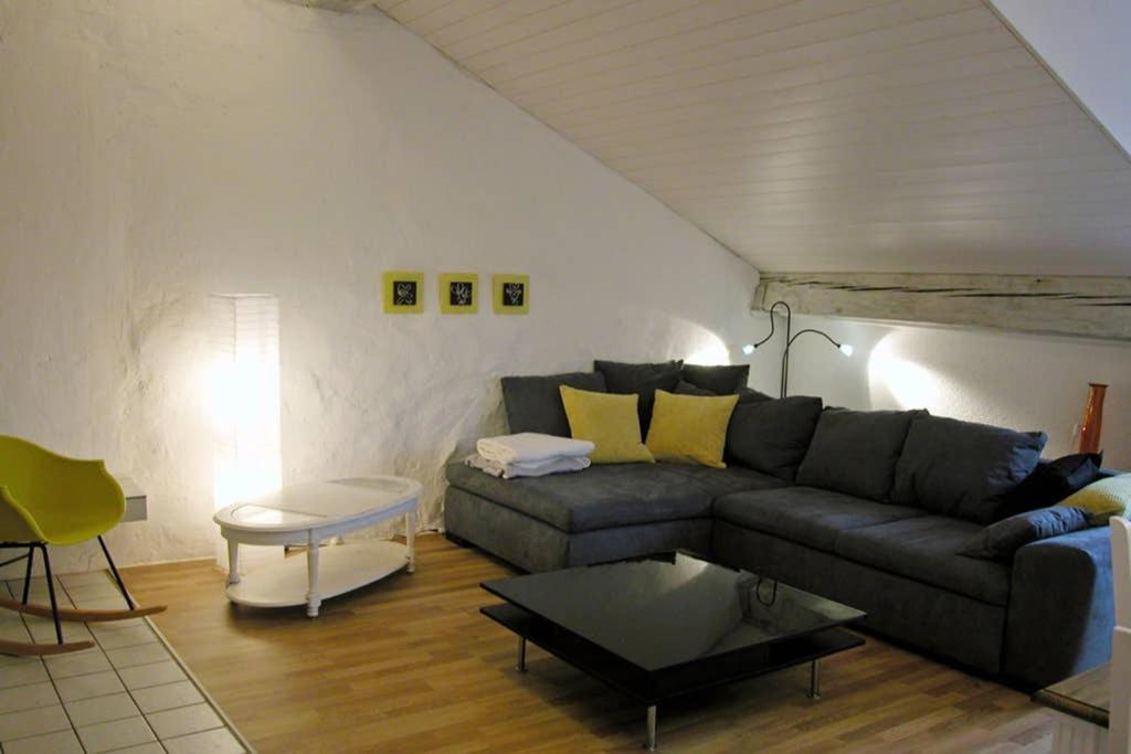 Posezení v ubytování Joline private guest apartment downtown Nidau