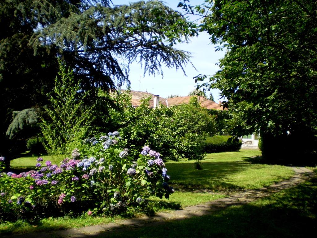 Aed väljaspool majutusasutust Villa des Capucins