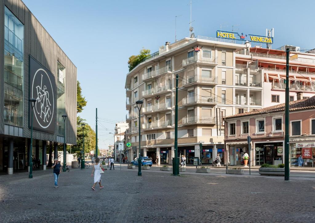 Bližnja soseska oz. soseska, v kateri se nahaja hotel