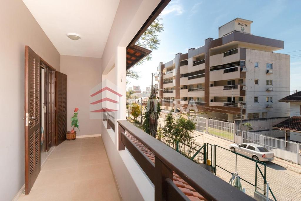  Casa com piscina praia de Bombas (LC001E)