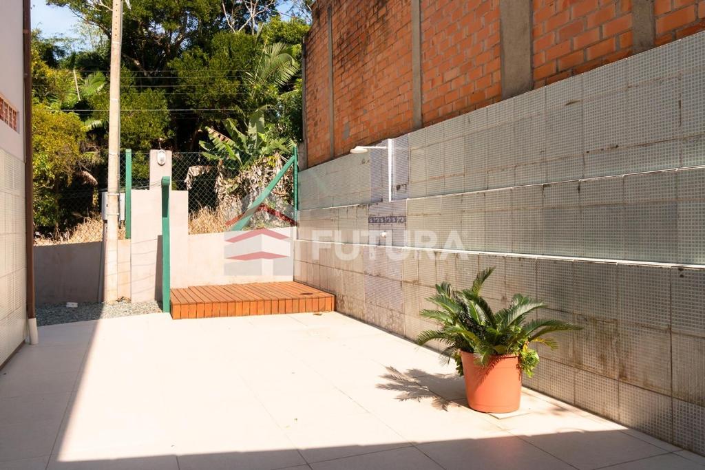  Casa com piscina praia de Bombas (LC001E)