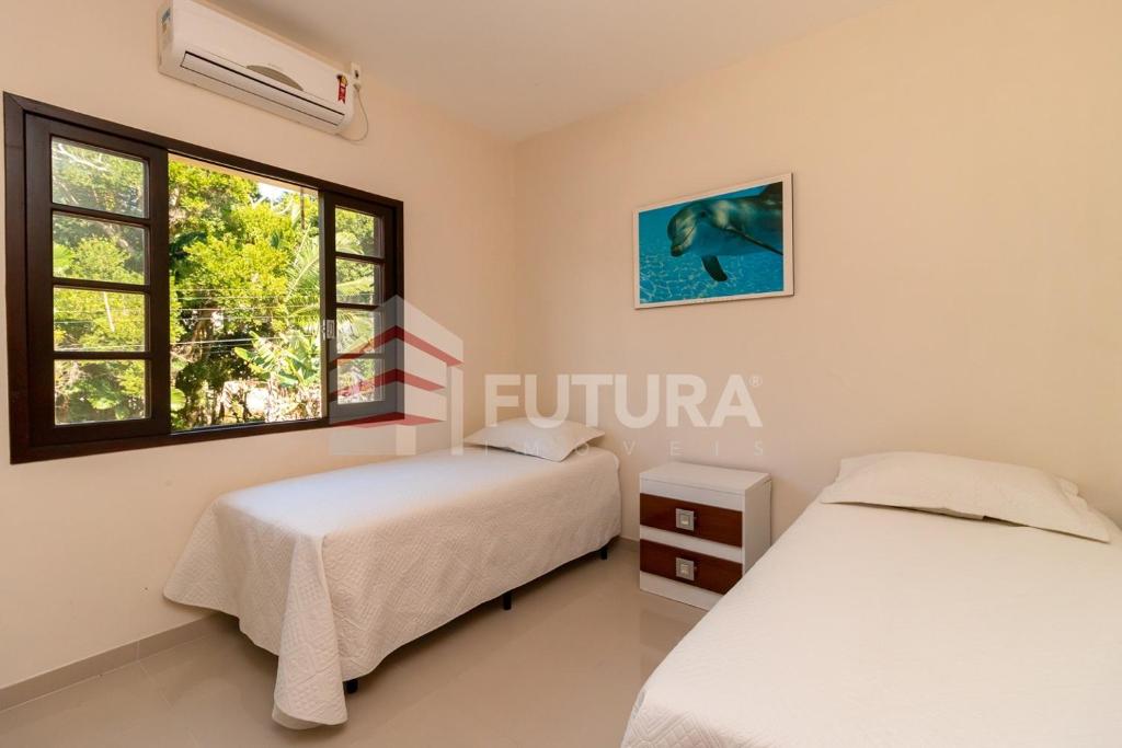  Casa com piscina praia de Bombas (LC001E)
