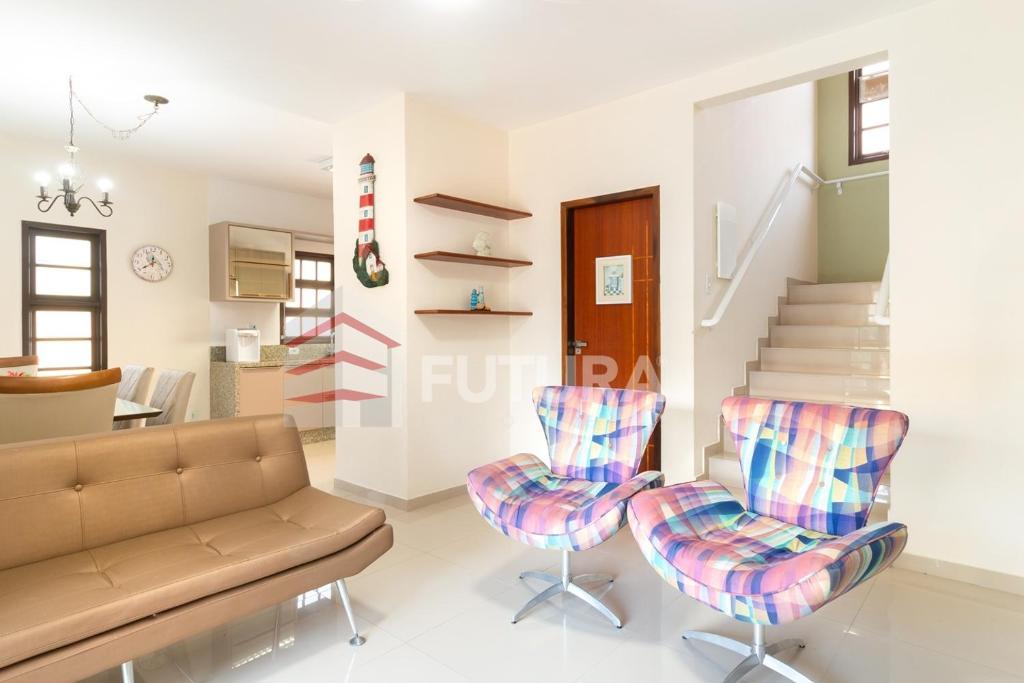  Casa com piscina praia de Bombas (LC001E)