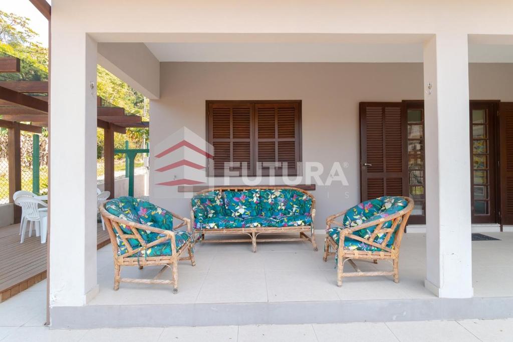  Casa com piscina praia de Bombas (LC001E)