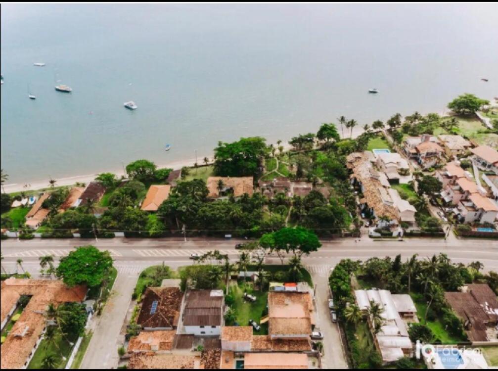  Pé Na Areia da Praia