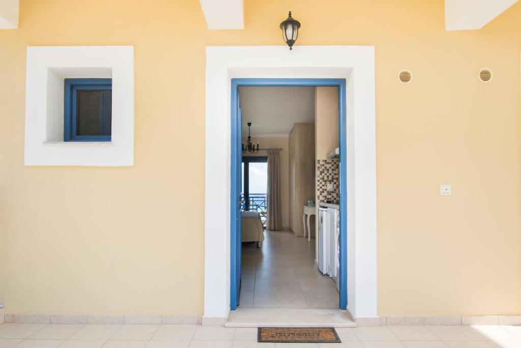 Fotografie z fotogalerie ubytování Beachfront Apartments v destinaci Karpathos