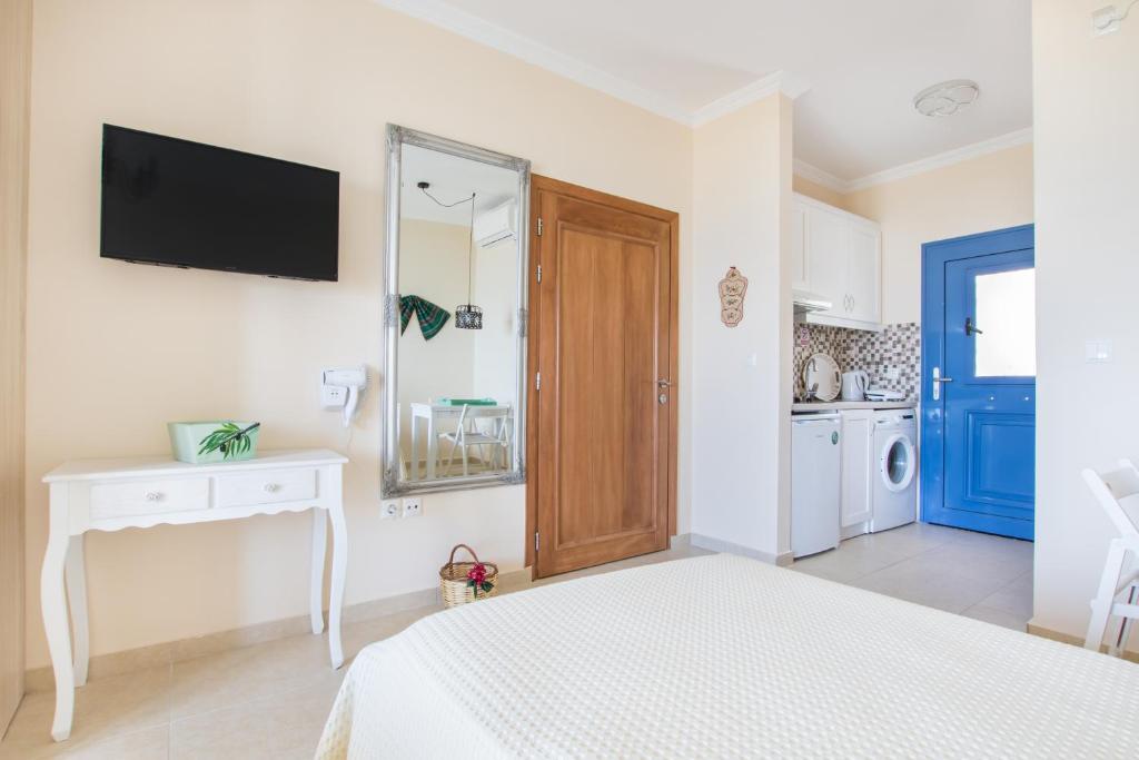 Postel nebo postele na pokoji v ubytování Beachfront Apartments