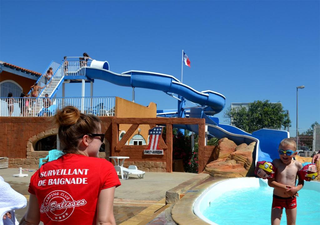 Bazén v ubytování Vias-Plage Camping Les Salisses Quality Holidays nebo v jeho okolí
