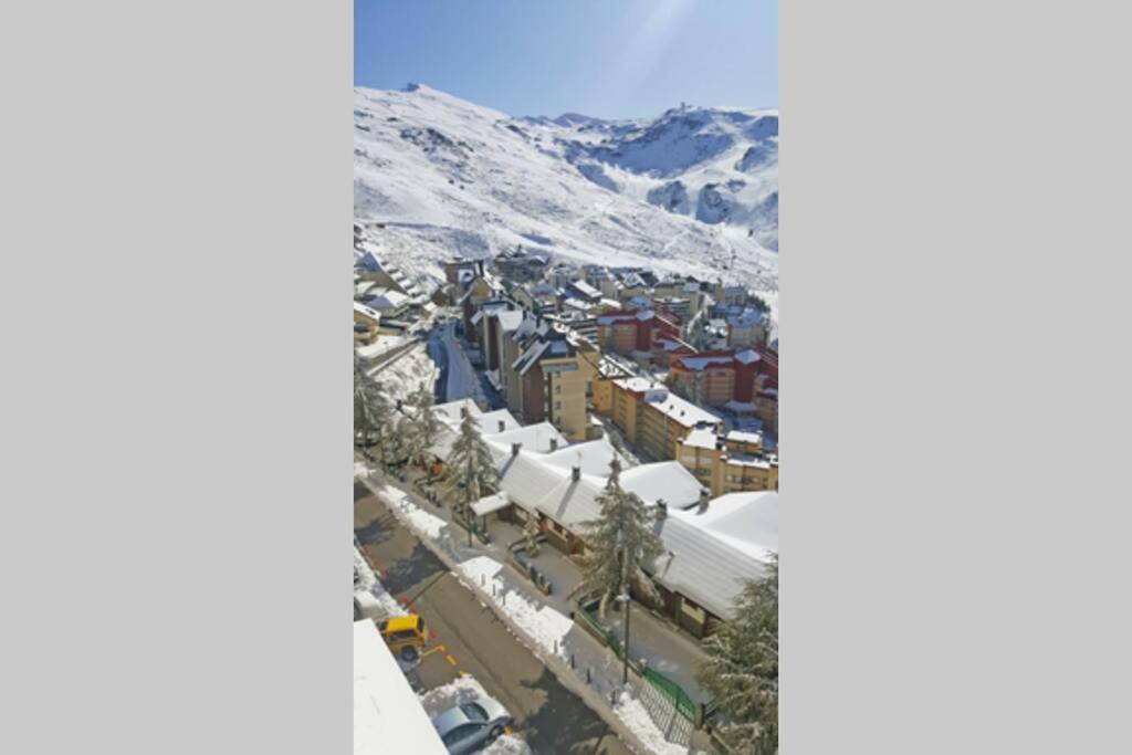 Zdjęcie z galerii obiektu Dúplex acogedor con vistas y Garaje opcional w mieście Sierra Nevada