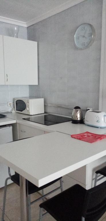 A kitchen or kitchenette at Apartment close to Yumbo,Free parking