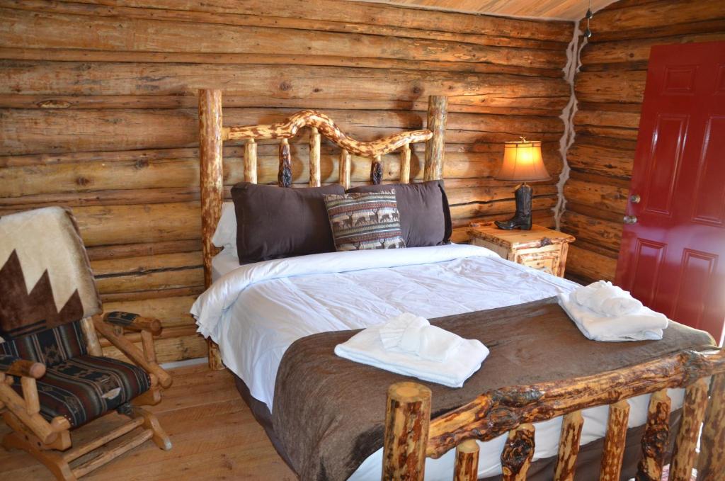 Postel nebo postele na pokoji v ubytování Heart Six Ranch