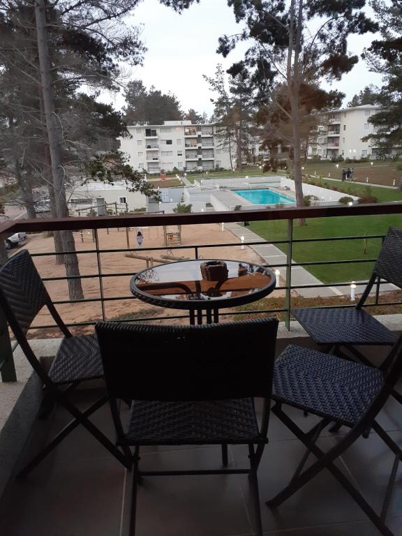 Bazén v ubytování Esmeralda Apartment nebo v jeho okolí