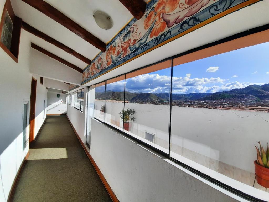 Nespecifikovaný výhled na hory nebo výhled na hory při pohledu z hotelu